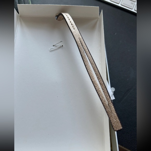 Michael Kors Gold Star charm ⭐️ - Picture 2 of 2